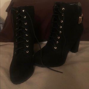 Heel boots